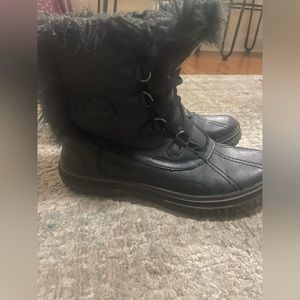 Black Pajar water proof boots with faux fur size 9
